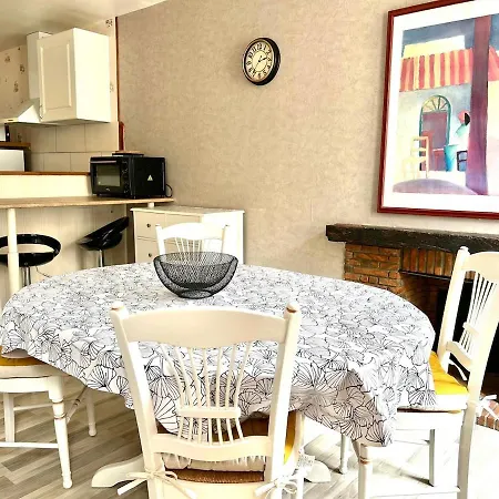 1 Avec Terrasse Apartment Parthenay