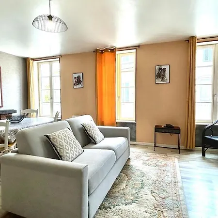 1 Avec Terrasse Apartment Parthenay