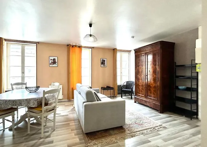 1 Avec Terrasse Apartamento